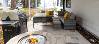 New! Cherry Orchard Cottage | Fireplace · Near Flathead Lake · 1 Hr to Glacier National Park