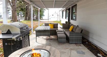 New! Cherry Orchard Cottage | Fireplace · Near Flathead Lake · 1 Hr to Glacier National Park