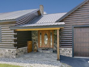 Exterior detail - 8RR Log Home w/ Spa Bath, Game Loft, AC, Great Yard Near Bretton Woods, Franconia Notch (Twin Mountain)
