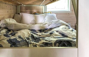 1 bedroom, free WiFi - Beautiful home in Mosterhamn with WiFi (Mosterhamn)
