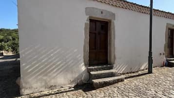 Family Apartment, 2 Bedrooms, Non Smoking, Pets Allowed | Property grounds