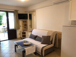 TV - Holiday apartment with air conditioning (Funtana)