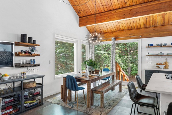 House (5 Bedrooms) | Interior