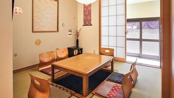 Traditional House, 3 Bedrooms | In-room dining