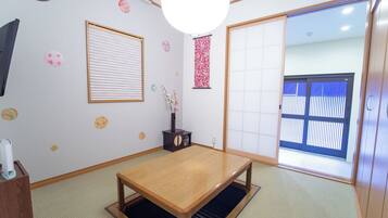 Traditional House, 3 Bedrooms | In-room dining