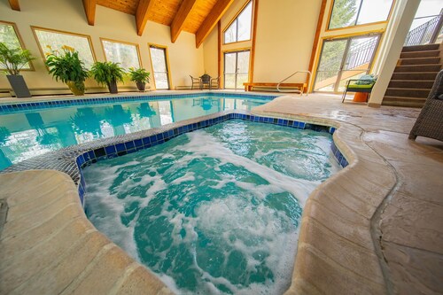 Luxury Keystone Retreat 4 Bed/4 Bath, Slope Views & Fast Ski Access