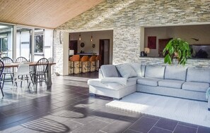 Smart TV, fireplace - 4 bedroom stunning home in Gärsnäs (Gärsnäs)