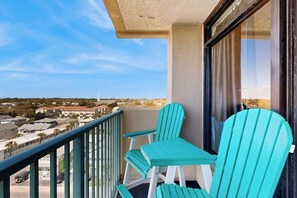 Property grounds - Oceanview condo with pool, hot tub, private balcony & direct beach access (North Myrtle Beach)