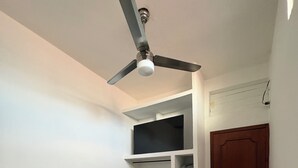 A bedroom with a bed, a ceiling fan, a wardrobe, and a door. - APARTMENT IN LA SALLE 3 TUXTLA GUTIERREZ (NEAR TORRE CHIAPAS, POLIFORUM) (Tuxtla Gutiérrez)