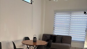 A living room with a dining table, chairs, a sofa, a ceiling fan, and a window with blinds. - APARTMENT IN LA SALLE 3 TUXTLA GUTIERREZ (NEAR TORRE CHIAPAS, POLIFORUM) (Tuxtla Gutiérrez)