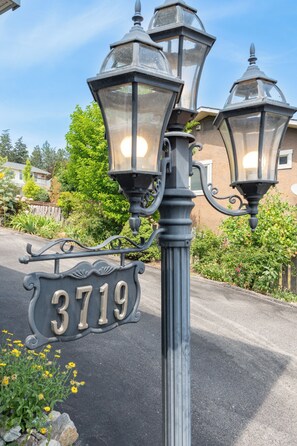 Exterior detail - Unwind Centrally located in the heart of Canadas most beautiful Wine region (West Kelowna)