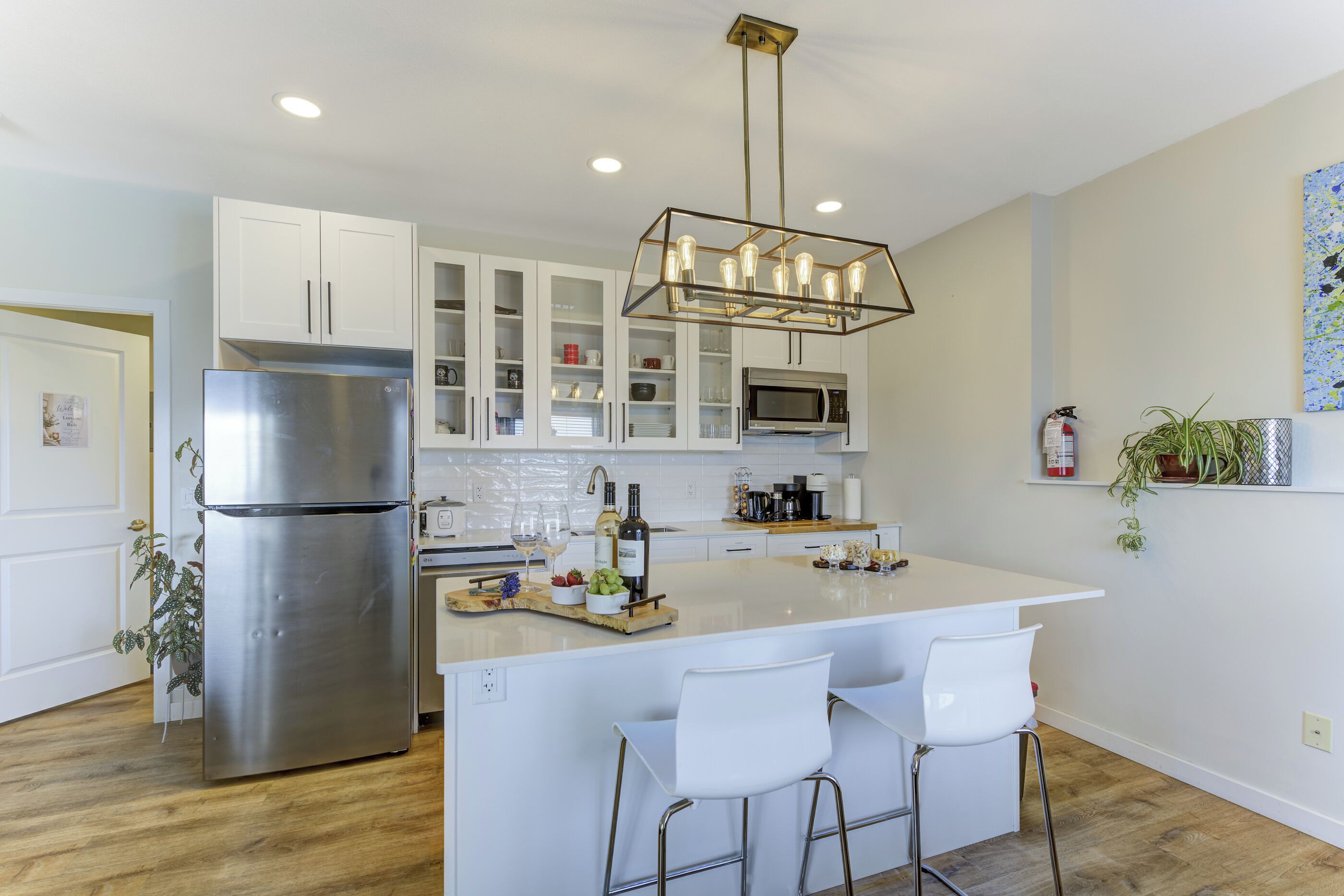 Microwave, dishwasher, electric kettle, toaster