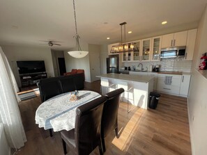 Interior - Unwind Centrally in the heart of Canadas most beautiful Wine region (West Kelowna)