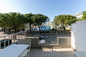 Outdoor dining - Puerto del Sol / [seafront + pool] (Jesolo)