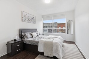 3 bedrooms, iron/ironing board, WiFi (free), bed sheets
