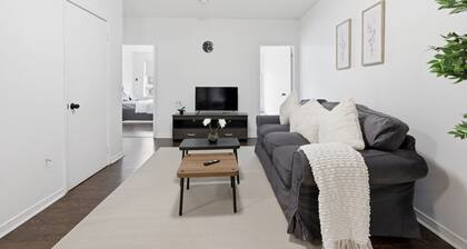 Modern 3BR Urban Haven in Downtown Toronto