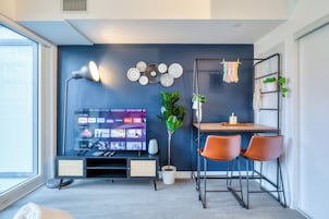 Economy studio suite, 1 queensize bed met slaapbank, niet-roken, uitzicht op stad | Woonruimte