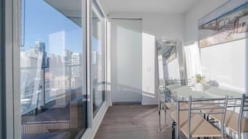 Suite Grand, Beberapa Tempat Tidur, Bebas Asap Rokok, 2 kamar mandi | Area keluarga