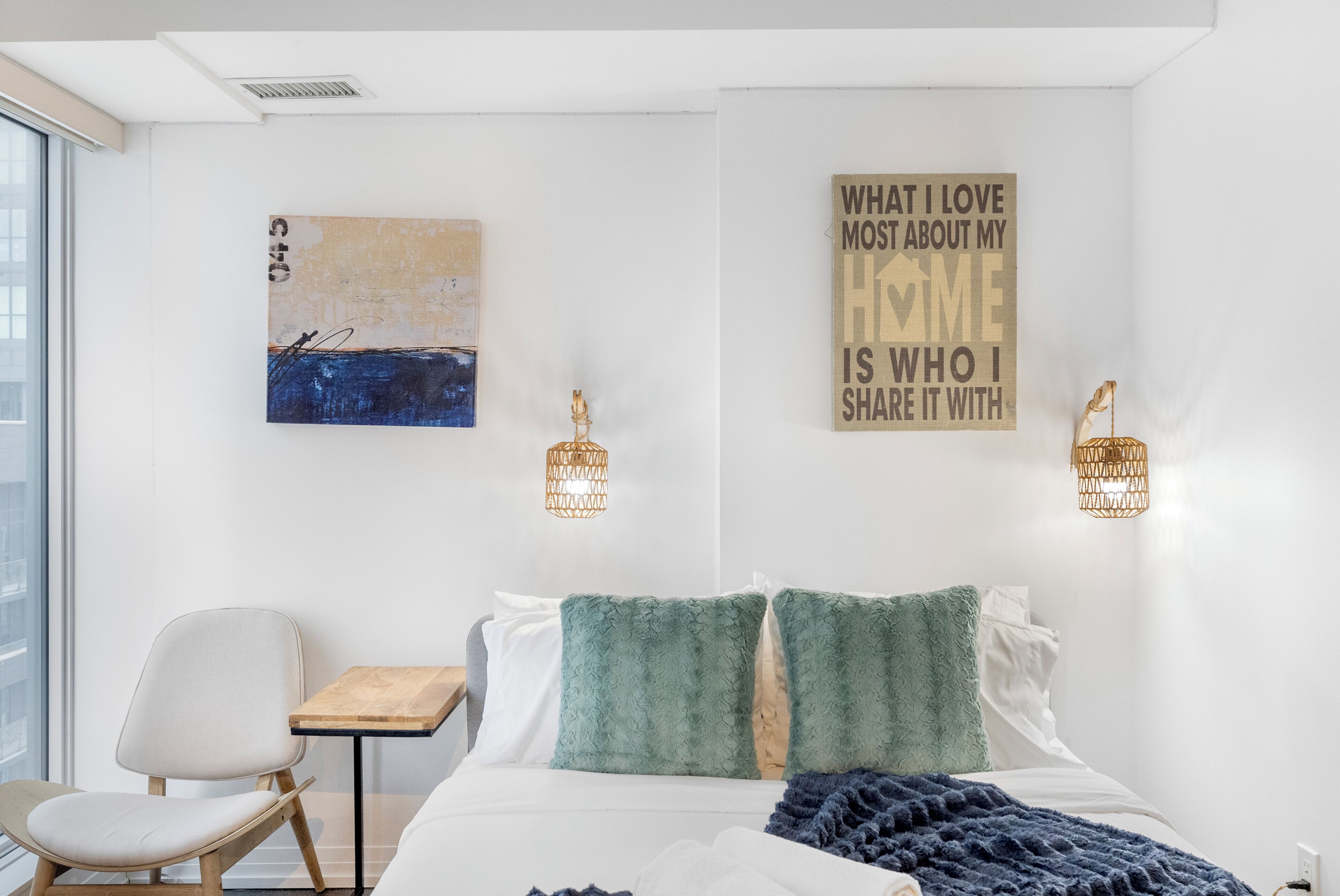 Suite estudio básica, 1 cama Queen size, para no fumadores, vista a la ciudad | Área de sala de estar