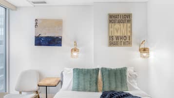 Basic Studio Suite, 1 Queen Bed, Non Smoking, City View | Living area