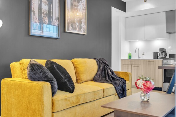 Royal Suite, Multiple Beds, Non Smoking | Living area | 50-inch flat-screen TV with digital channels - Fillmore Downtown Suites (Toronto)