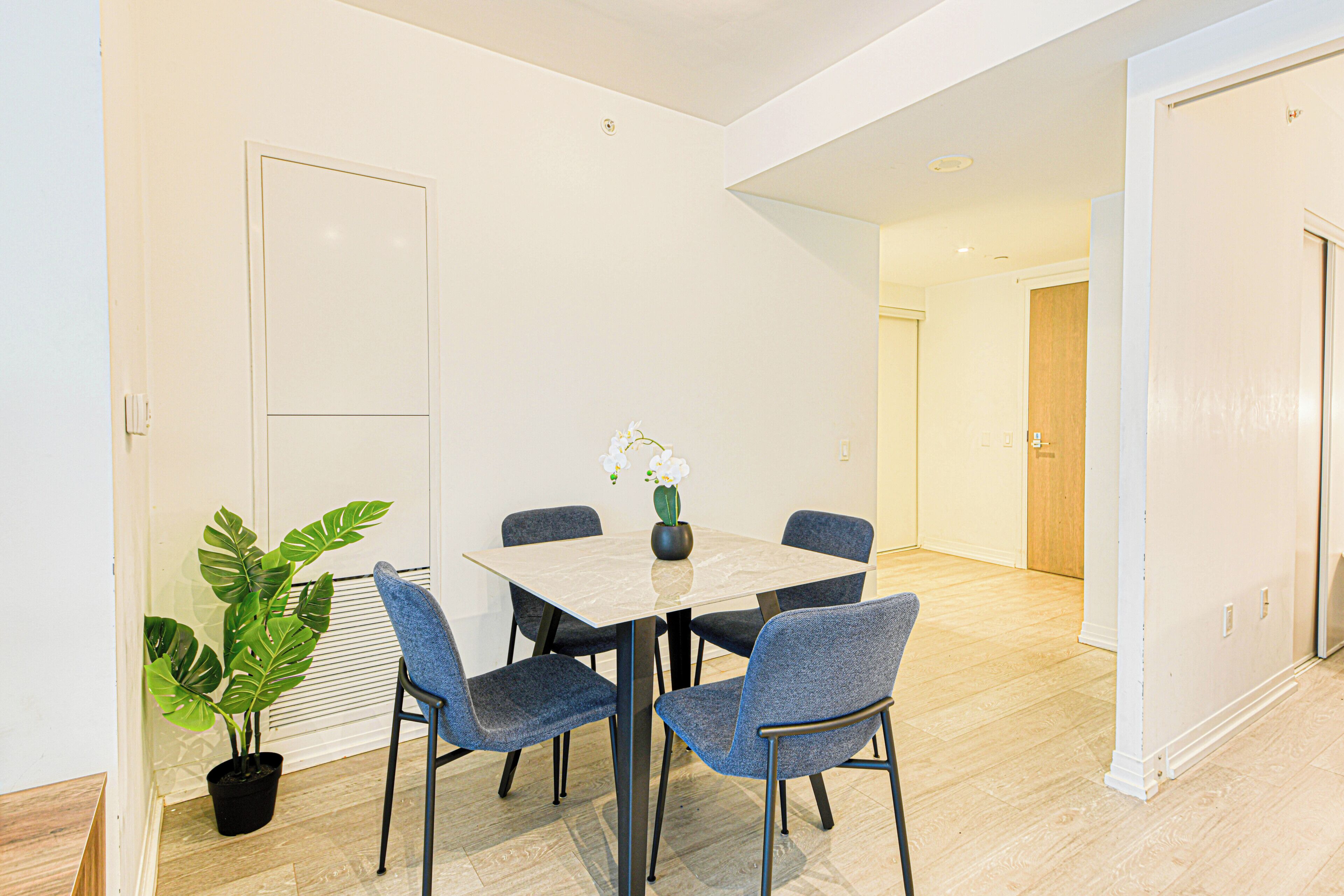 Family Suite, 2 Bedrooms, Non Smoking | In-room dining