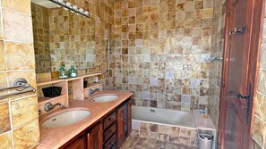 Bathroom - Apartment T2 - 4 people - Air-conditioned - Sea view - Near town center and shops -... (STE MAXIME)