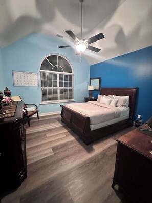 Room - PREMIER EXECUTIVE LIVING | 4BR LUXURY APARTMENT (Evans)