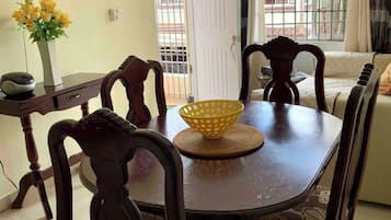 Condo, 1 Bedroom, Hot Tub | Ruang makan