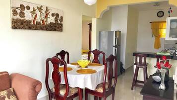 Condo, 1 Bedroom, Hot Tub | Ruang makan