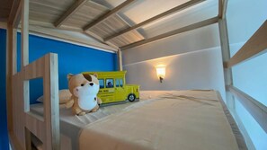 3 habitaciones, tabla de planchar con plancha, wifi y ropa de cama 