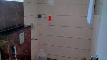 Deluxe Room | Bathroom