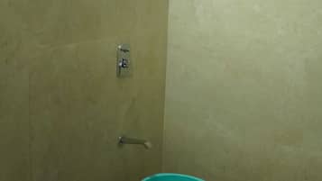 Shared Dormitory | Bathroom | Shower, free toiletries, towels, soap