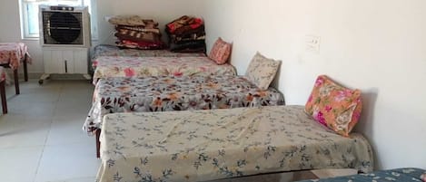 Shared Dormitory | Free WiFi, bed sheets