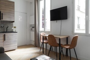 Interior - TheBlueStay 350 - Stunning Apt in République (Paris)