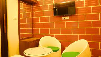 Executive Room | Premium bedding, desk, free WiFi, bed sheets