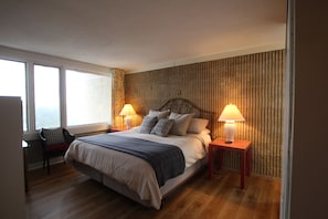 2 bedrooms, Internet - 21 Ocean Drive unit 902- Water Views in the North Shores Community. (Rehoboth Beach)
