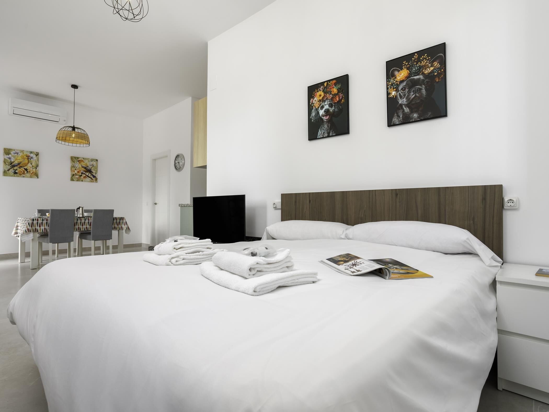 Iron/ironing board, Internet, bed sheets