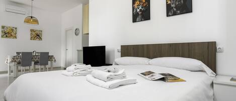 Iron/ironing board, Internet, bed sheets