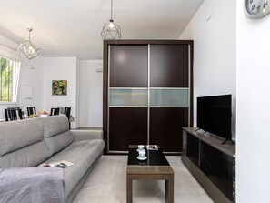 TV - Sunstay Luzon Loft III Málaga (Málaga)