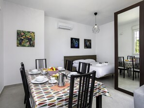 Dining - Sunstay Luzon Loft III Málaga (Málaga)
