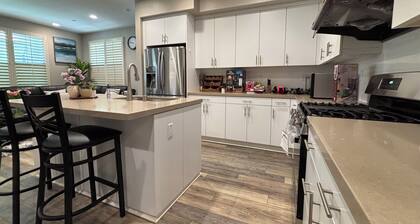 Cozy n quiet 4-bedroom townhome with fitness equipment next to GP Ice Rink