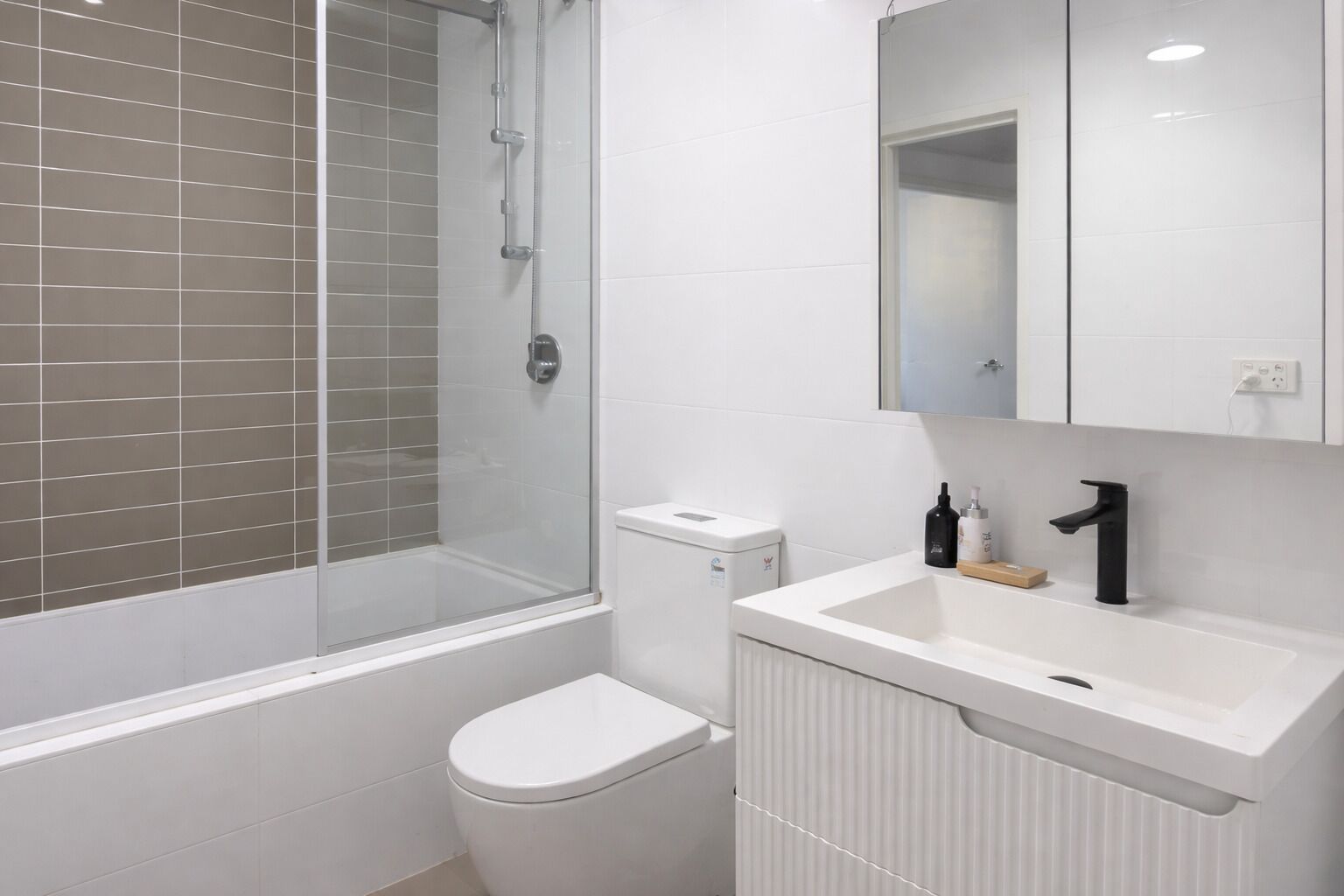 Jetted bath, hair dryer, bidet, towels