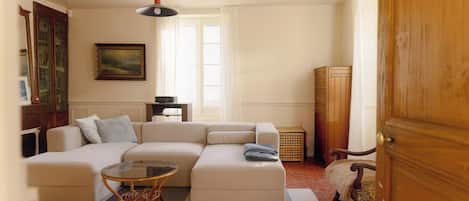 Fireplace, ping pong, books, video library