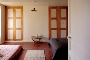 4 Schlafzimmer, Schreibtisch, Reisekinderbett, kostenloses WLAN