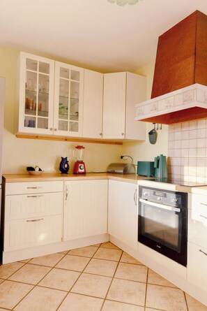 Private kitchen - Country house 11 persons (Champlost)