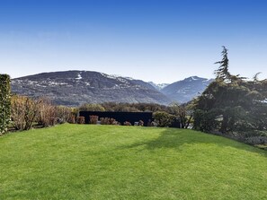 Property grounds - Sunny Alps Panorama - Modern House above Sion (Savièse)