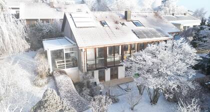 Stilvolles modernes Alpen Appartement mit Terrasse Garten Parkplatz 2026 Neu