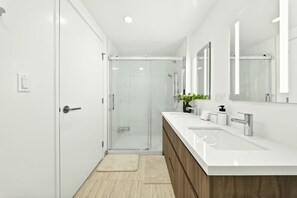 Hair dryer - High-Rise Retreat | Panoramic Ocean & City Views (Honolulu)