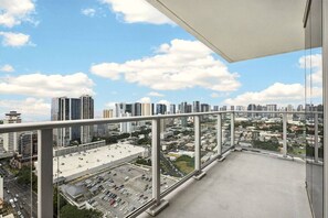Property grounds - High-Rise Retreat | Panoramic Ocean & City Views (Honolulu)
